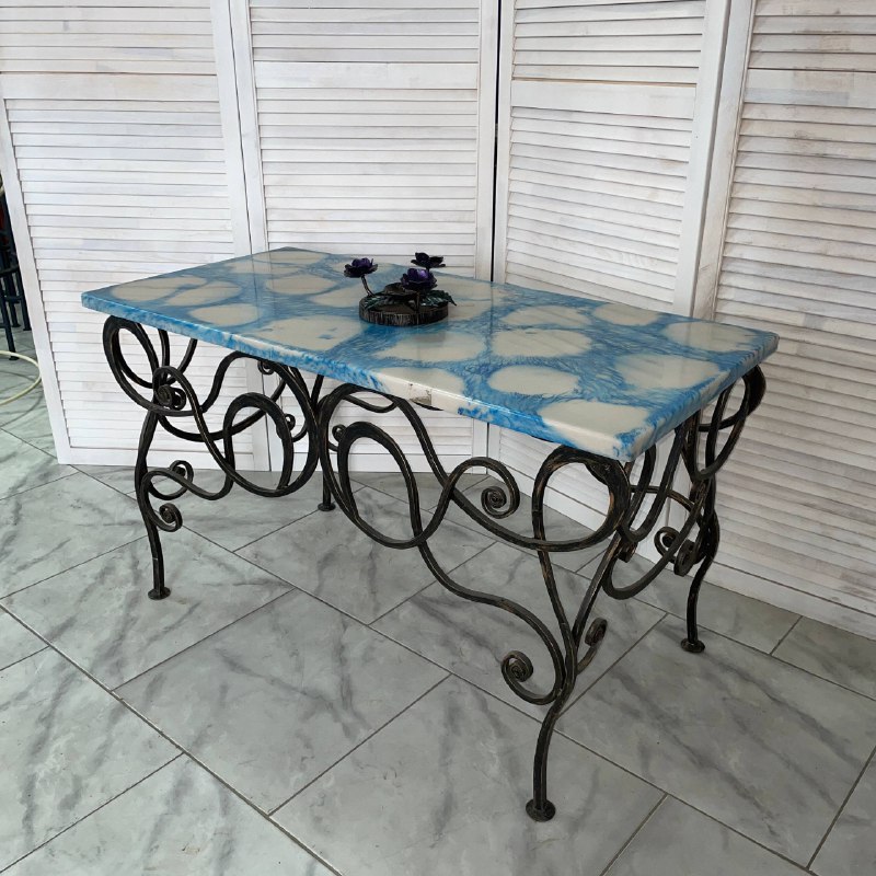 Столик кованый со столешницей из искусственного камня