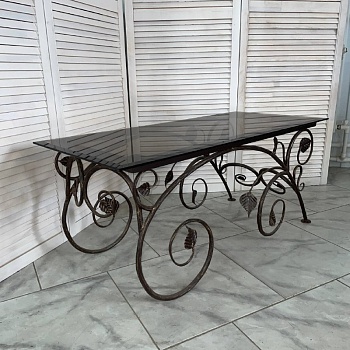 Столик кованый