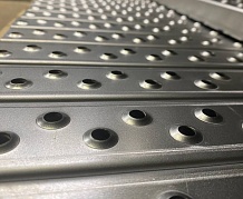 Изготовление пуклеванных ступеней для пожарной лестницы