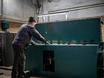 Ножницы гильотинные